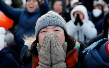 在野党呼吁加速弹劾 尹锡悦组团反击