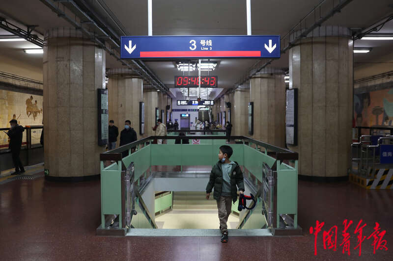 北京地铁3号线开通 沿途各站点成热门打卡处